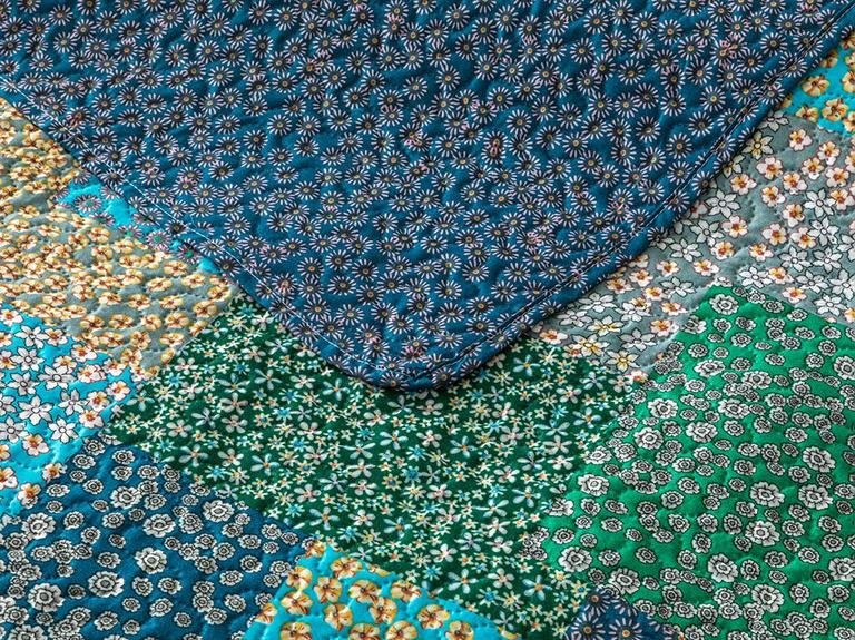 Двойная многоцелевая обложка Daisy Fest Patchwork 200x220 см, зелено-голубая