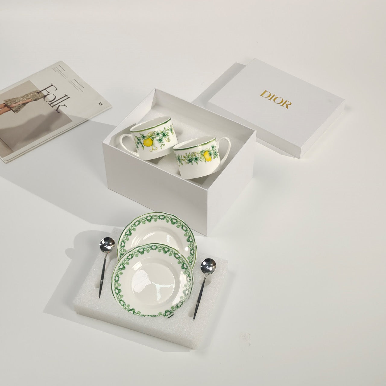 Dior чайно столовый сервиз из фарфора