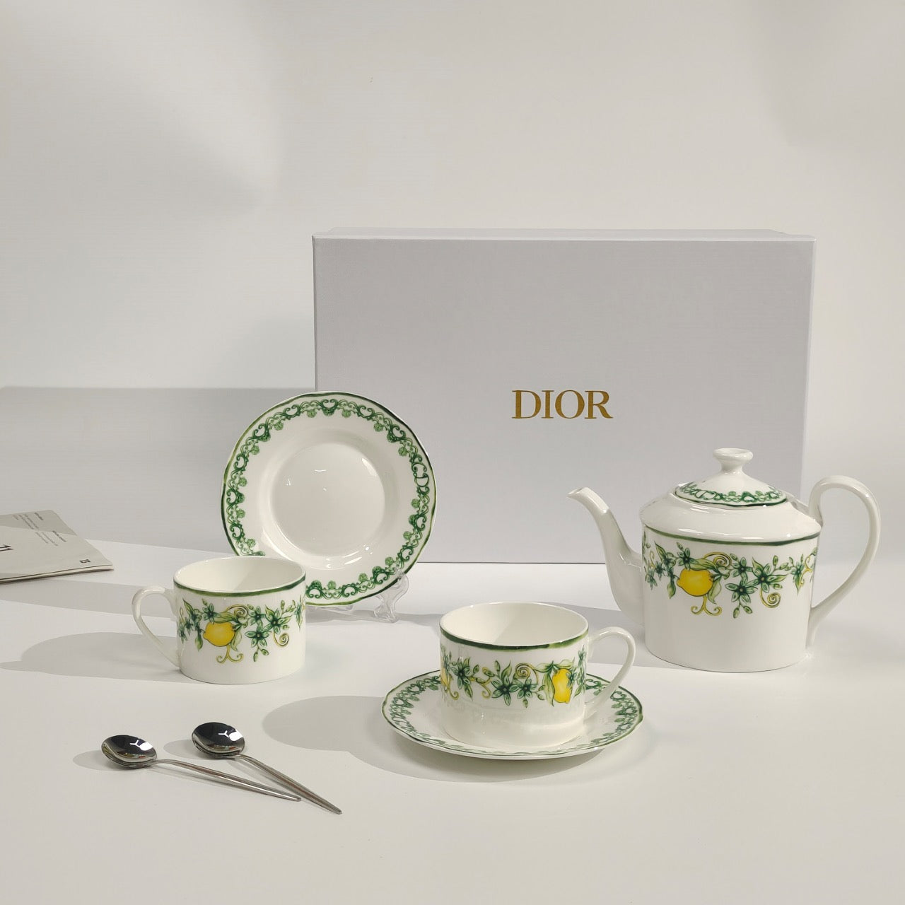 Dior чайно столовый сервиз из фарфора