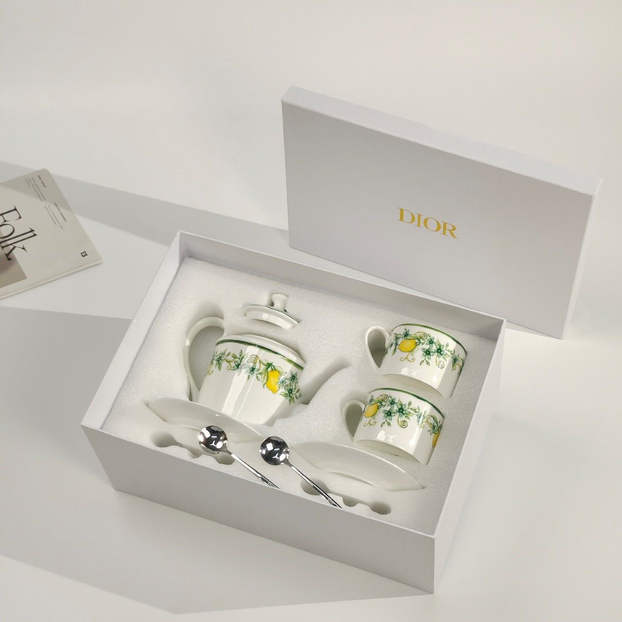 Dior чайно столовый сервиз из фарфора