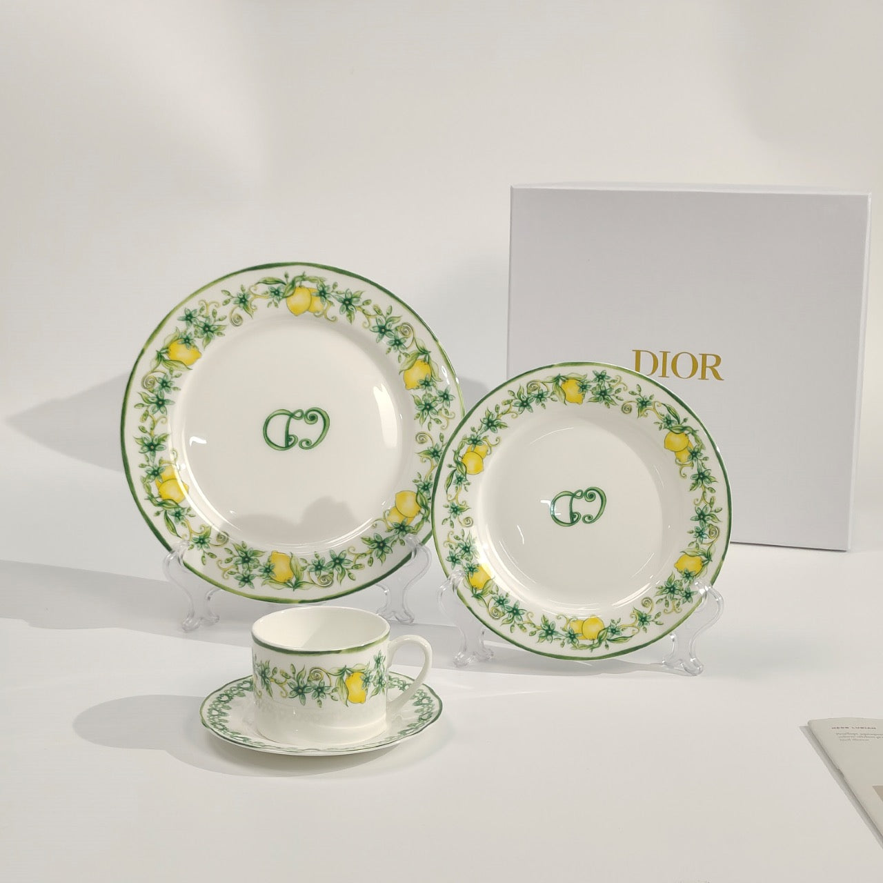 Dior чайно столовый сервиз из фарфора