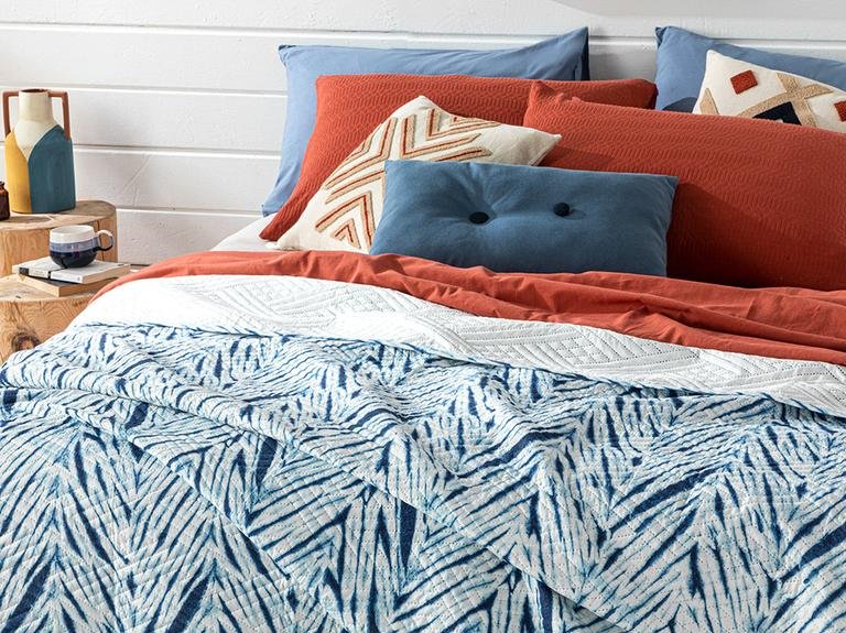 Батик Листья Двустороннее Покрывало King Size 240x220 См Темно-Синий