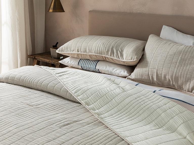 Комплект двуспального жаккардового покрывала Cozy Rectangles Filled 240x260 см, коричневый
