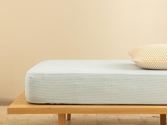 Двойная эластичная простыня Wave Dots 160x200 см Seledon, легко гладимая