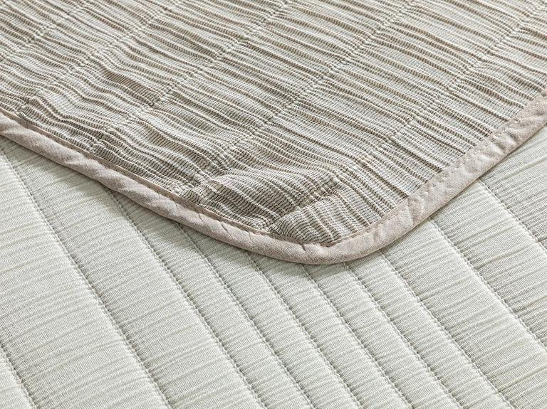 Комплект двуспального жаккардового покрывала Cozy Rectangles Filled 240x260 см, коричневый