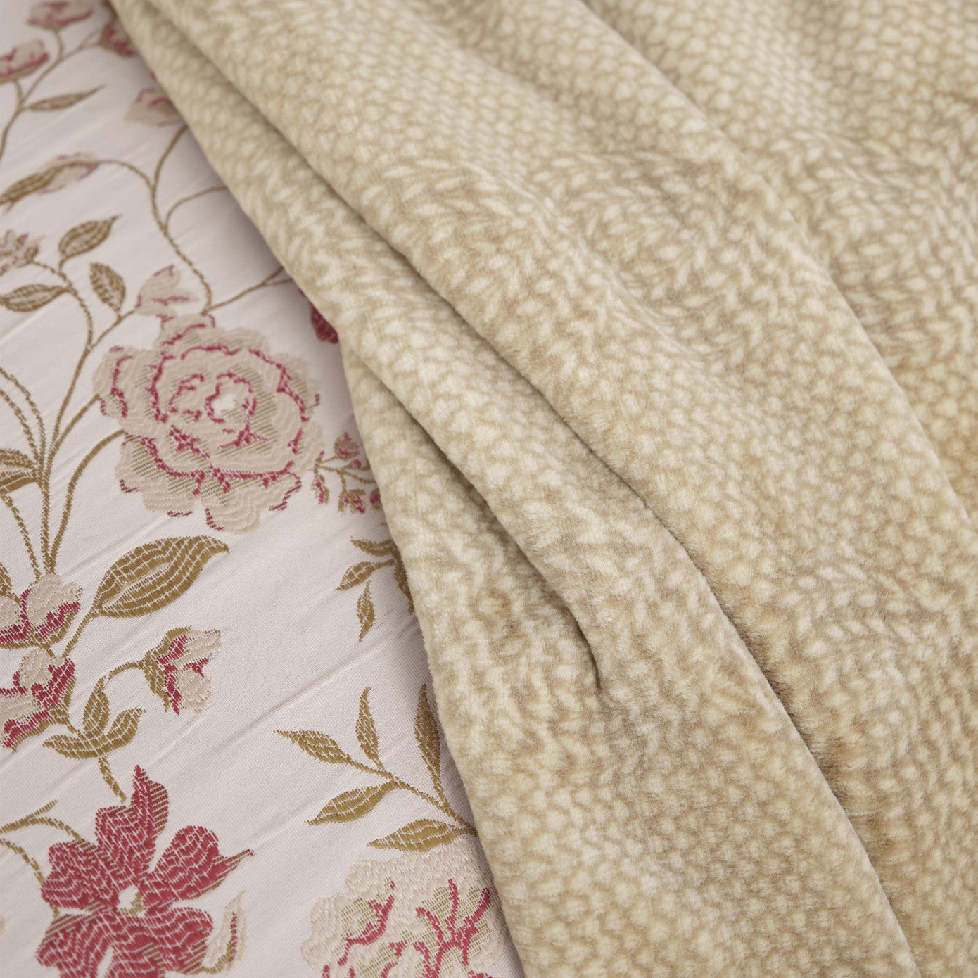 Karaca Home Flora Red Набор для приданого из 8 предметов