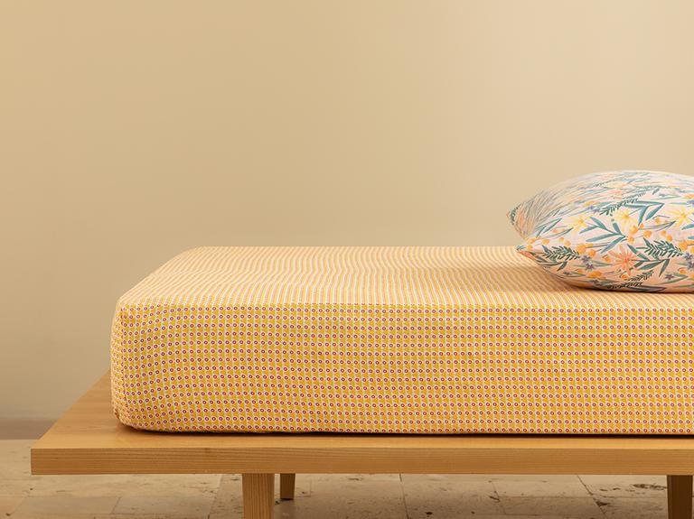 Односпальная эластичная простыня Delta Easy Ironing 100x200 см желтая